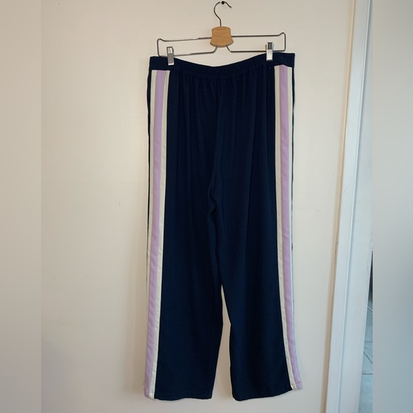 Wide leg trouser with side stripe - Picture 3 of 4